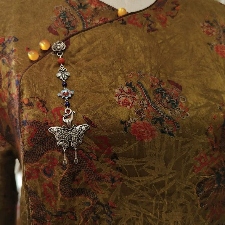 Classic Silver Pendant with Timeless Appeal