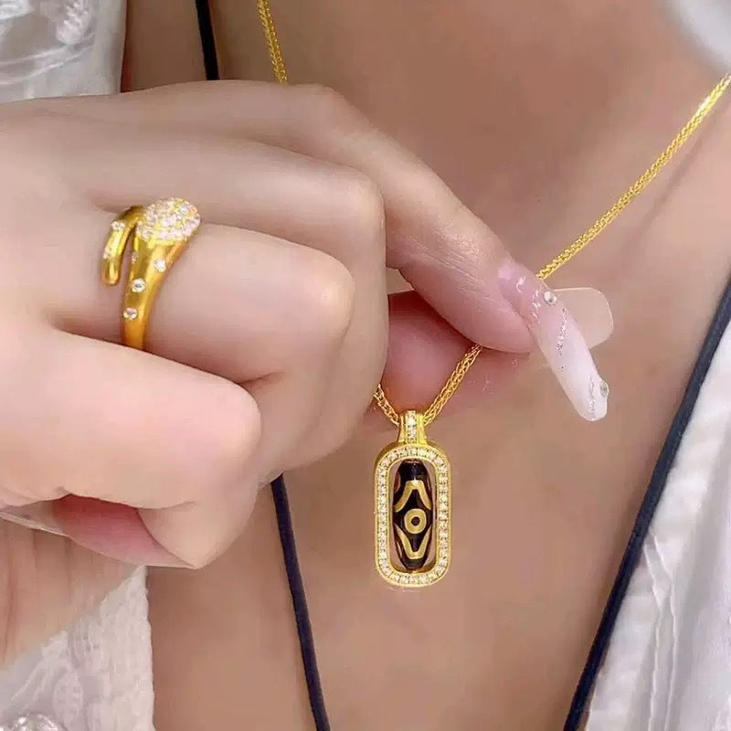 Charming Piece for Any Occasion
