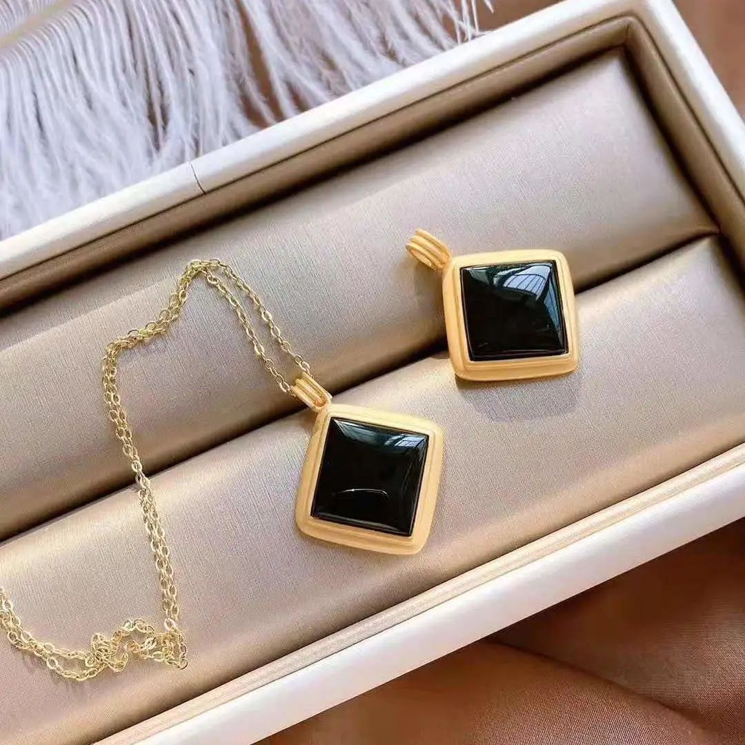 Elegant Gold Necklace for Every Occasion