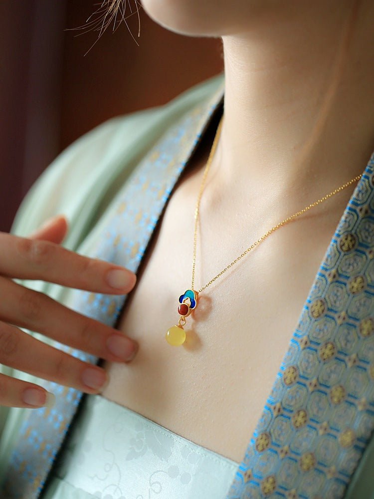 Beautiful Gold Necklace with Unique Style