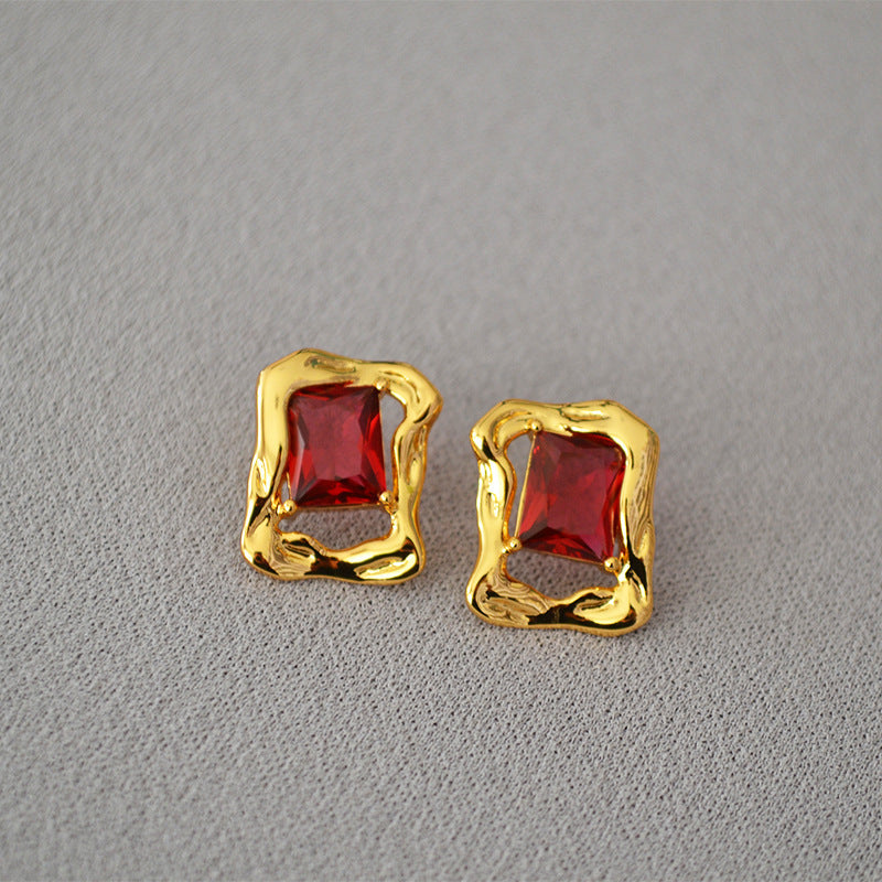Classic Gold Earring with Timeless Appeal