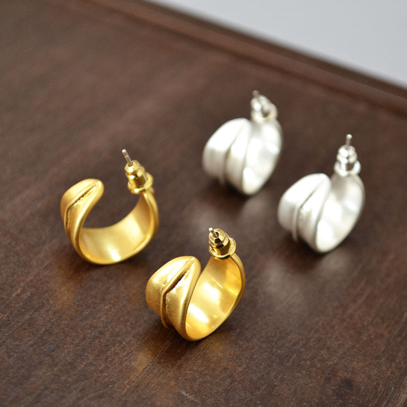 Classic Gold Earring with Timeless Appeal