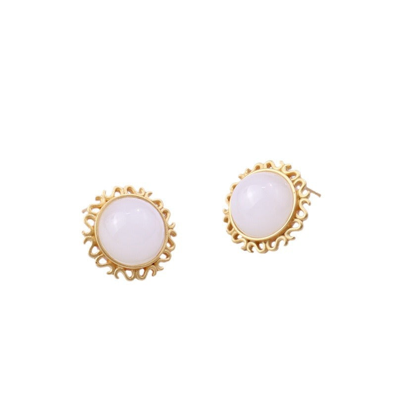 Classic Gold Earring with Timeless Appeal