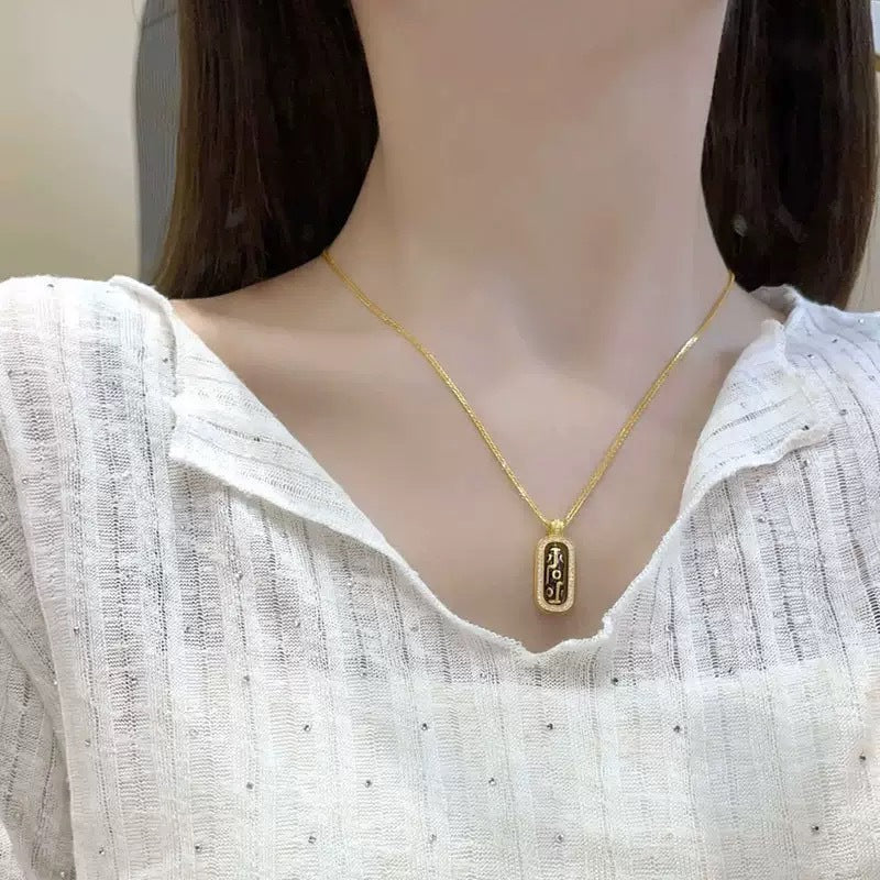 Charming Piece for Any Occasion