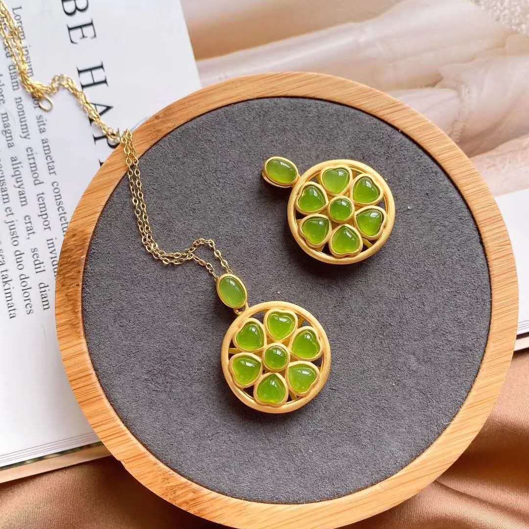 Charming Gold Necklace for Any Occasion