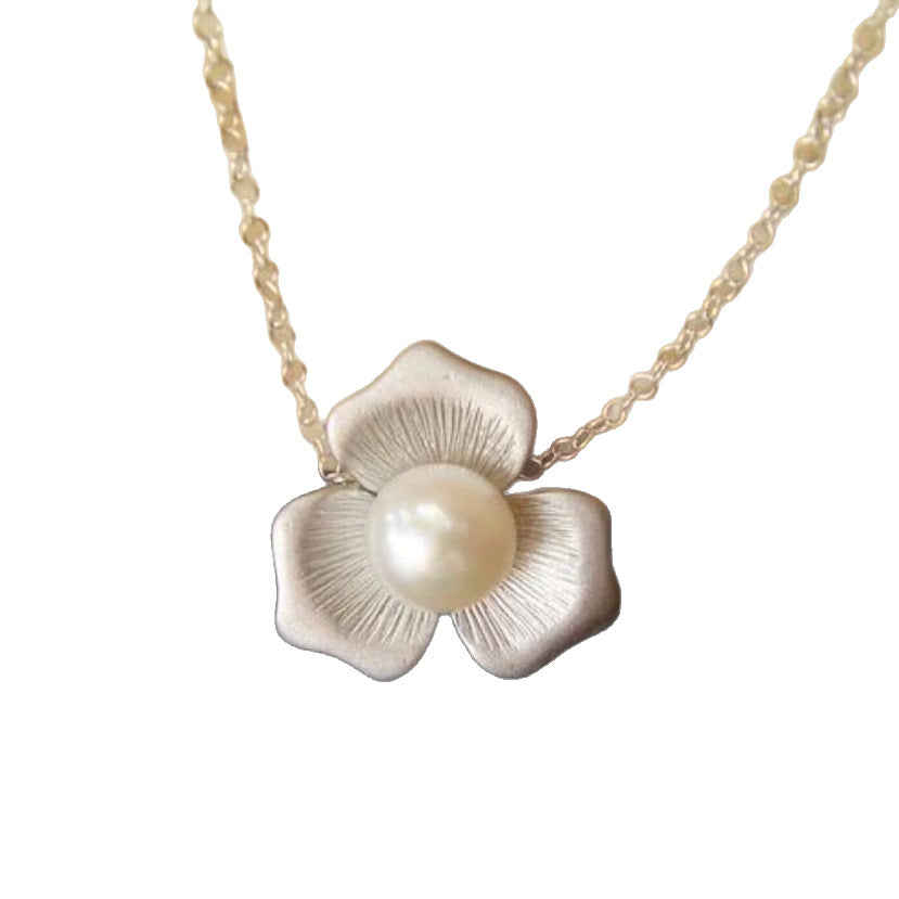Beautiful Pearl Necklace with Unique Style