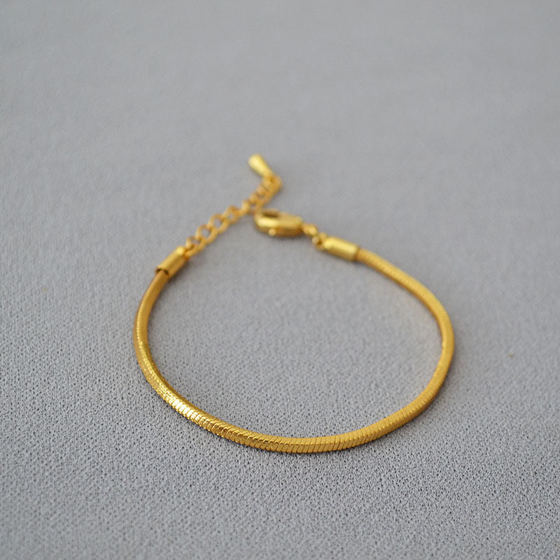 Classic Gold Bracelet with Timeless Appeal