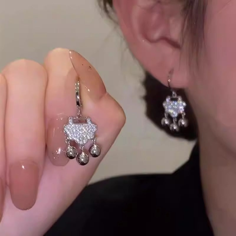 Charming Earring for Any Occasion