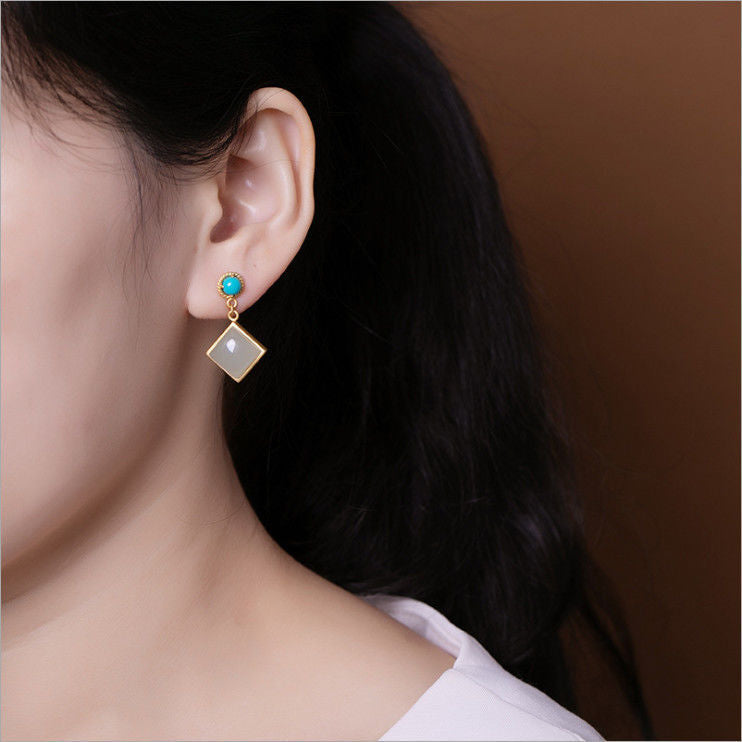 Charming Silver Earring for Any Occasion