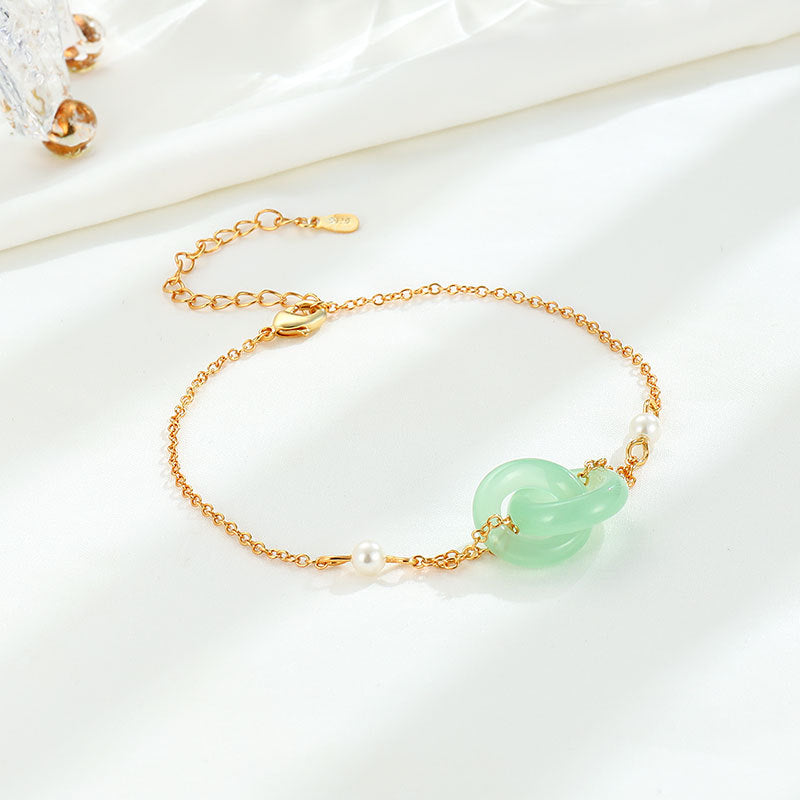 Classic Gold Bracelet with Timeless Appeal
