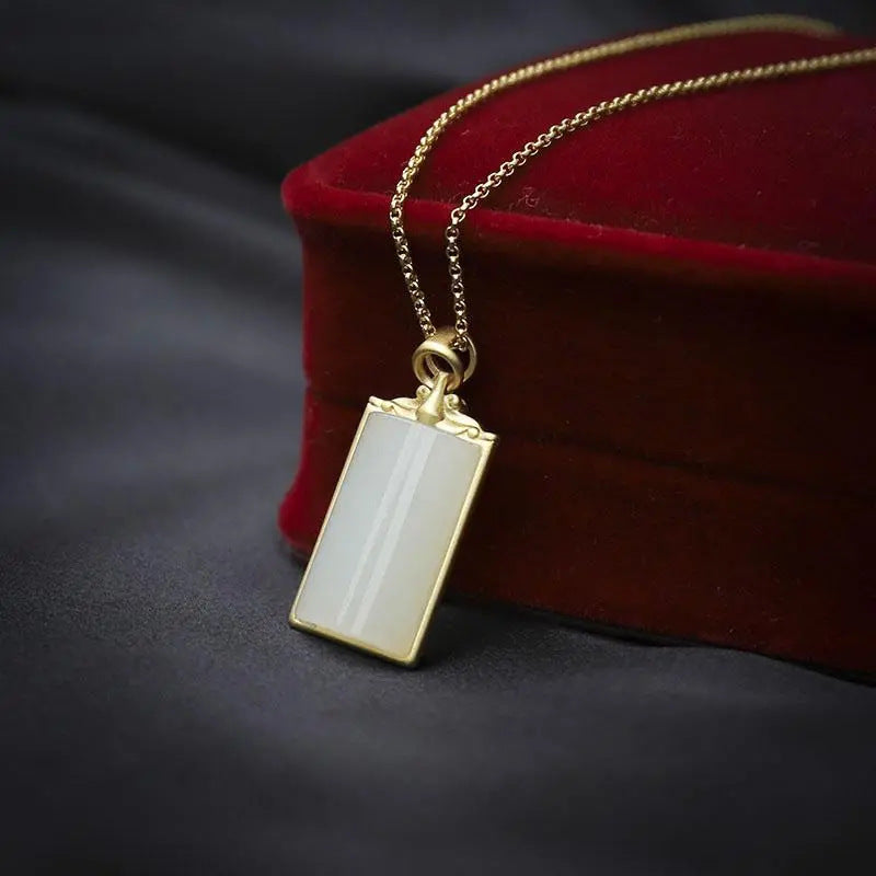 Charming Silver Necklace for Any Occasion