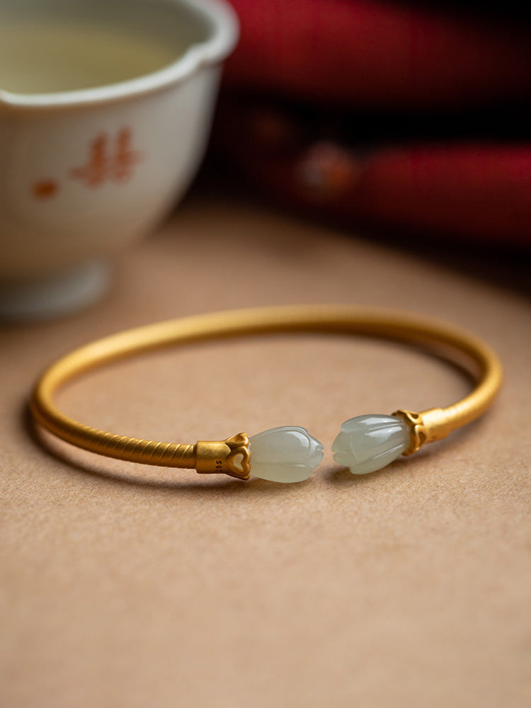 Romantic Gold Bracelet for Special Moments