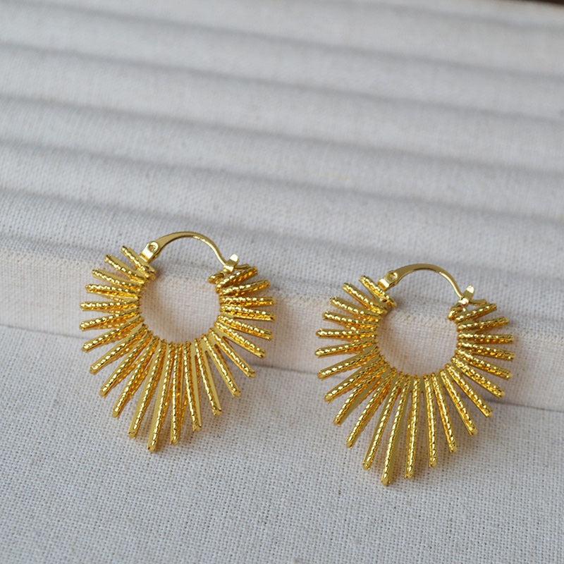 Charming Gold Earring for Any Occasion