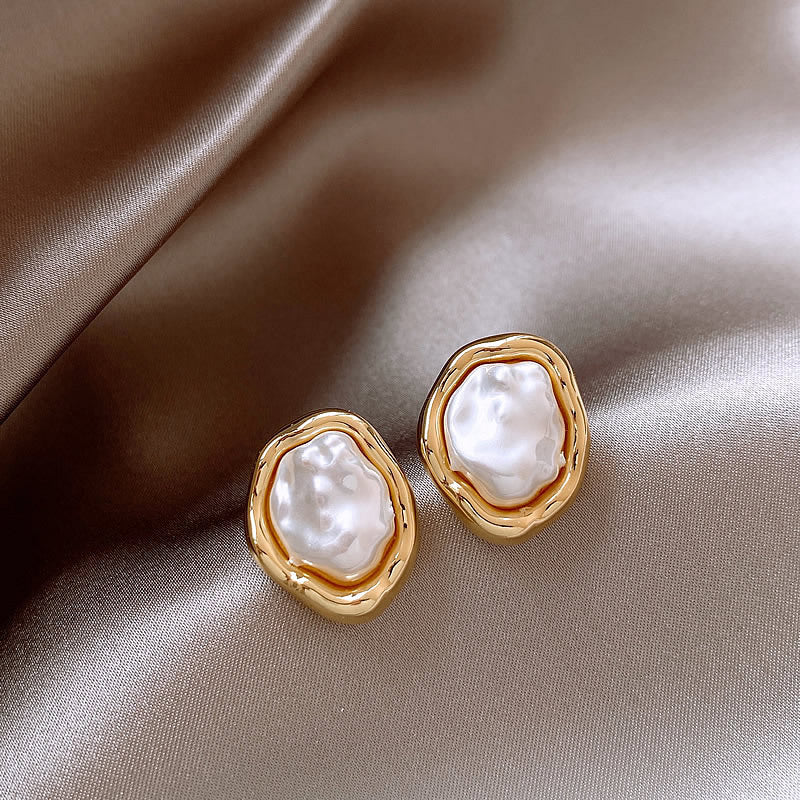 Romantic Pearl Earring for Special Moments