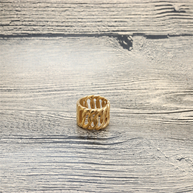 Classic Gold Ring with Timeless Appeal