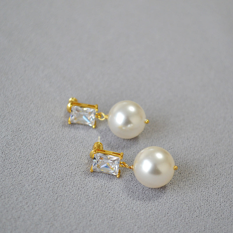 Elegant Silver Earring for Every Occasion