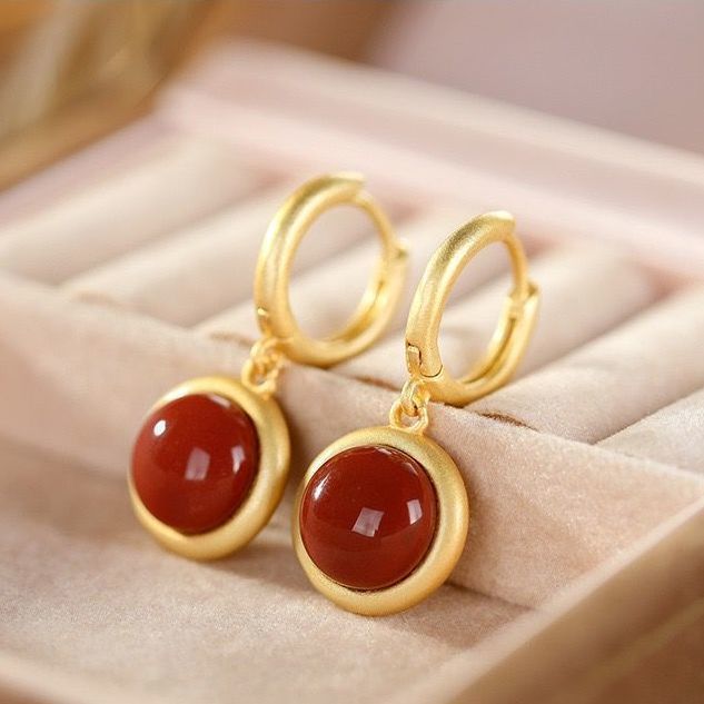 Charming Silver Earring for Any Occasion