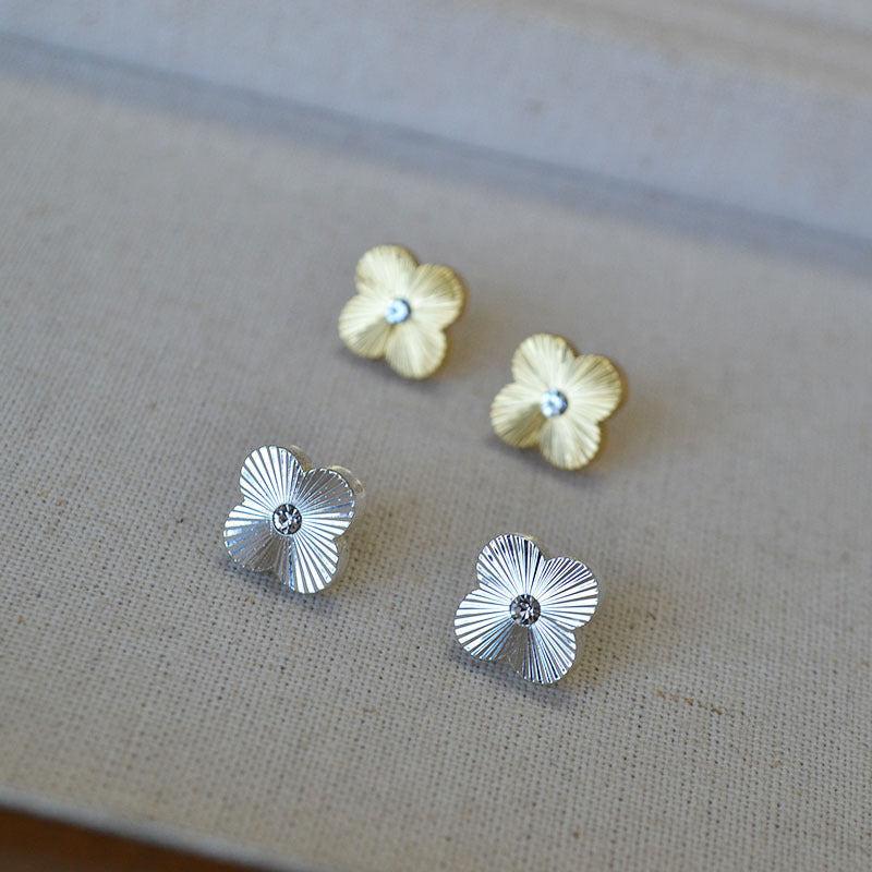 Romantic Gold Earring for Special Moments
