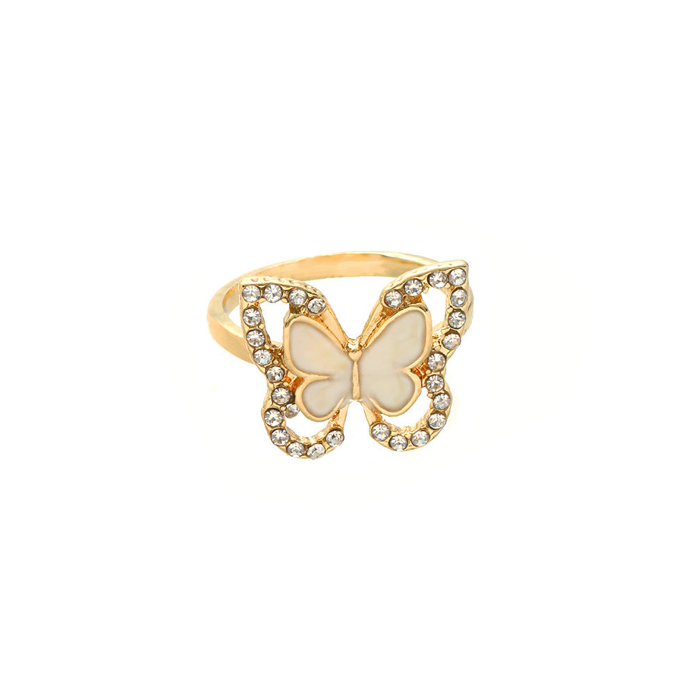 Classic Gold Ring with Timeless Appeal