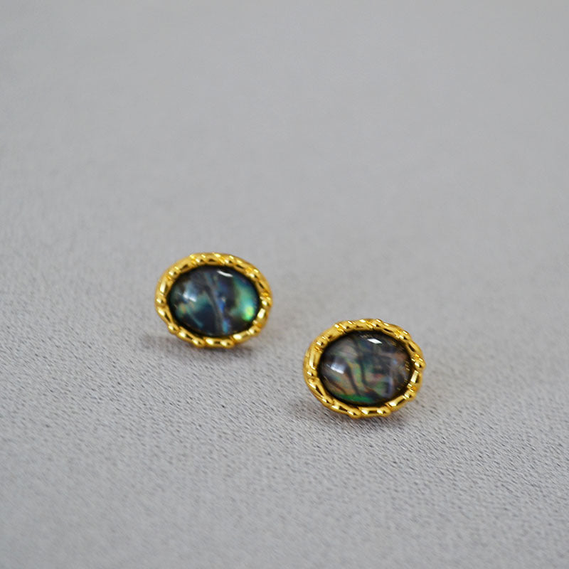 Romantic Gold Earring for Special Moments
