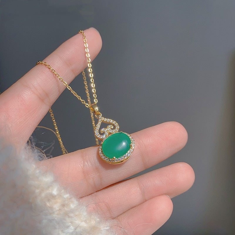 Romantic Gold Necklace for Special Moments