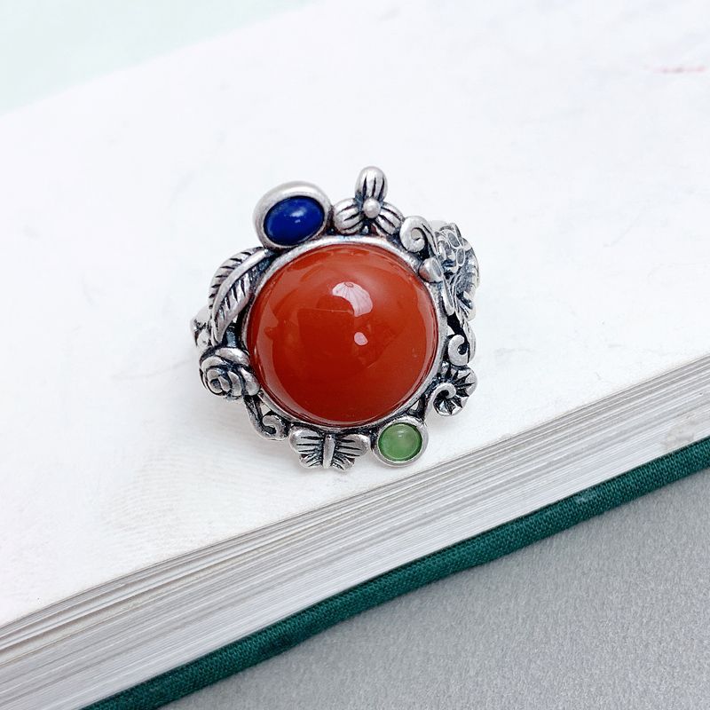 Classic Silver Ring with Timeless Appeal