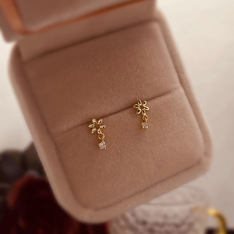 Charming Earring for Any Occasion
