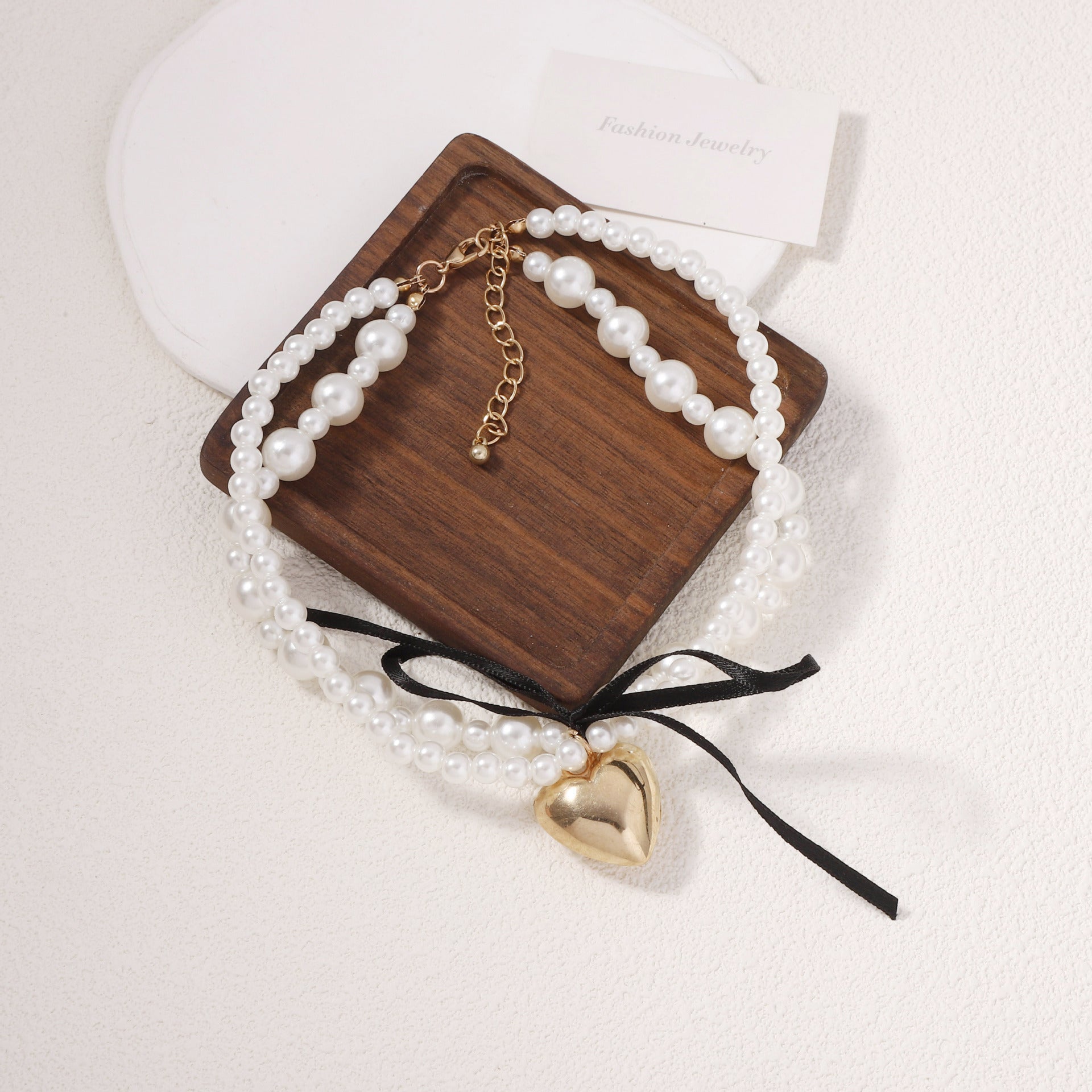 Classic Pearl Necklace with Timeless Appeal