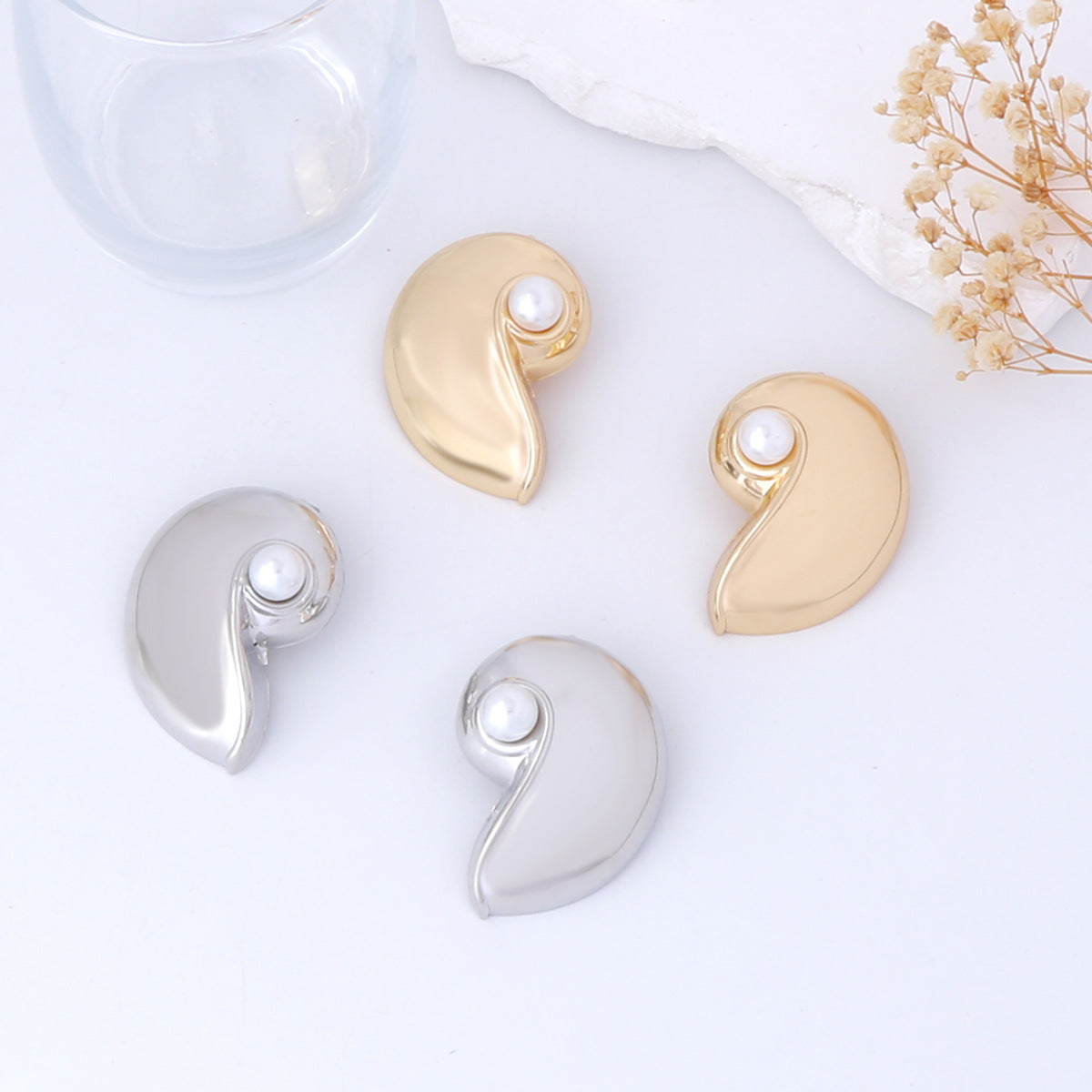 Classic Pearl Earring with Timeless Appeal