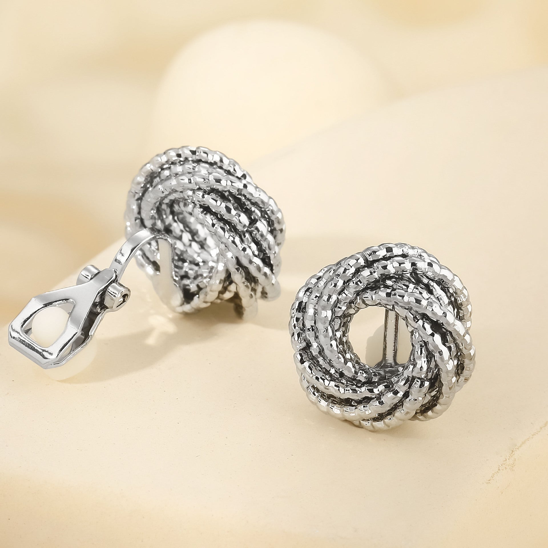 Charming Earring for Any Occasion