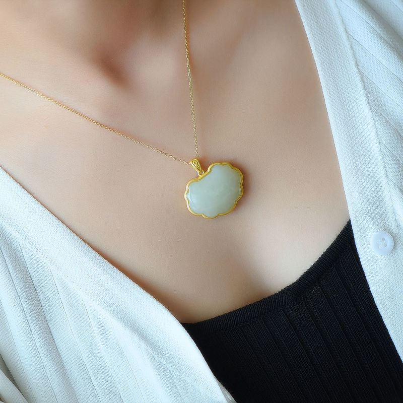 Romantic Gold Necklace for Special Moments