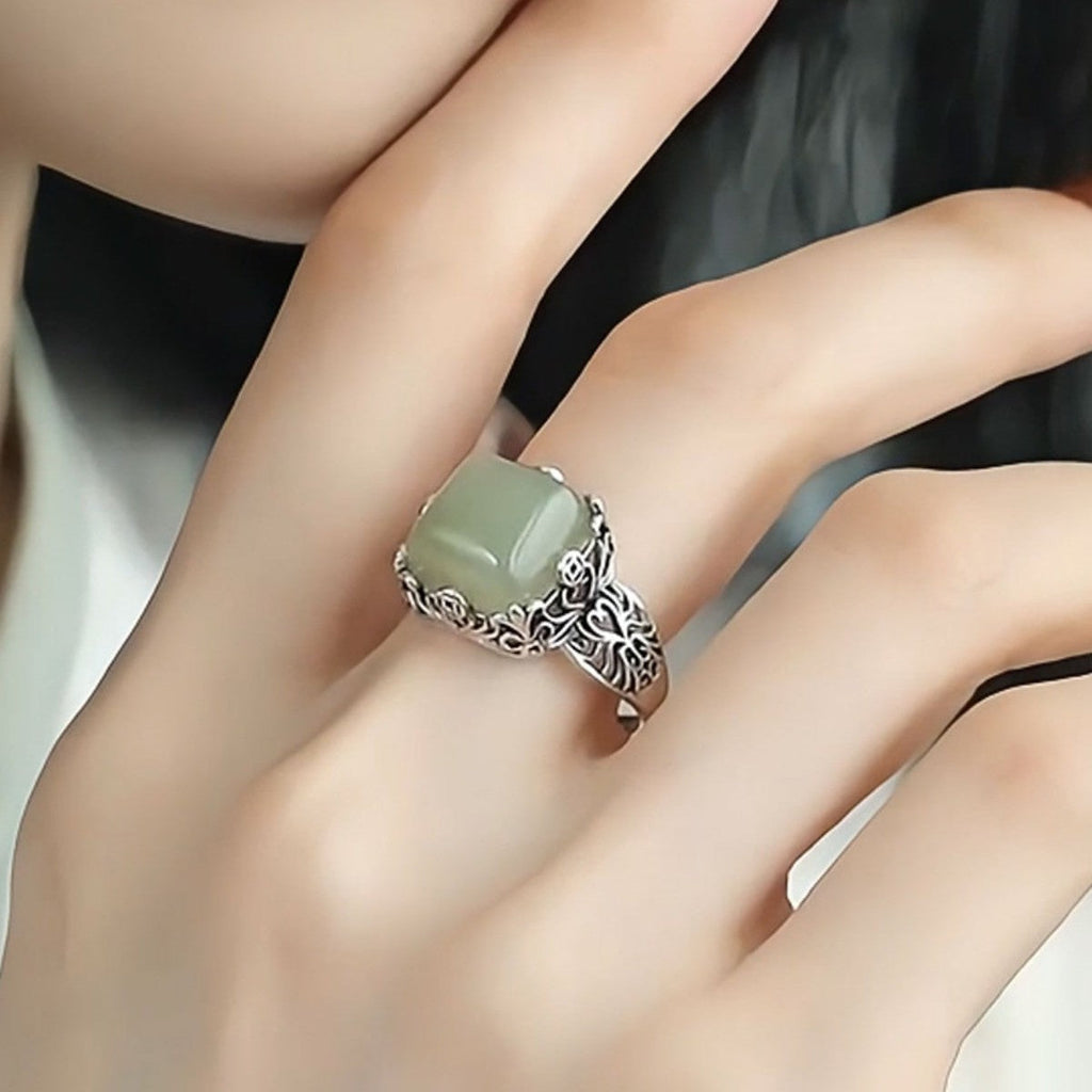 Classic Silver Ring with Timeless Appeal