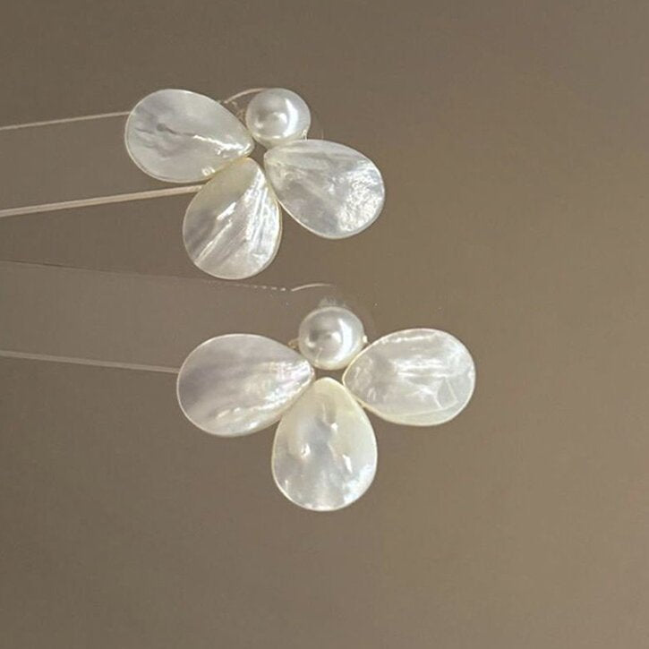 Charming Pearl Earring for Any Occasion