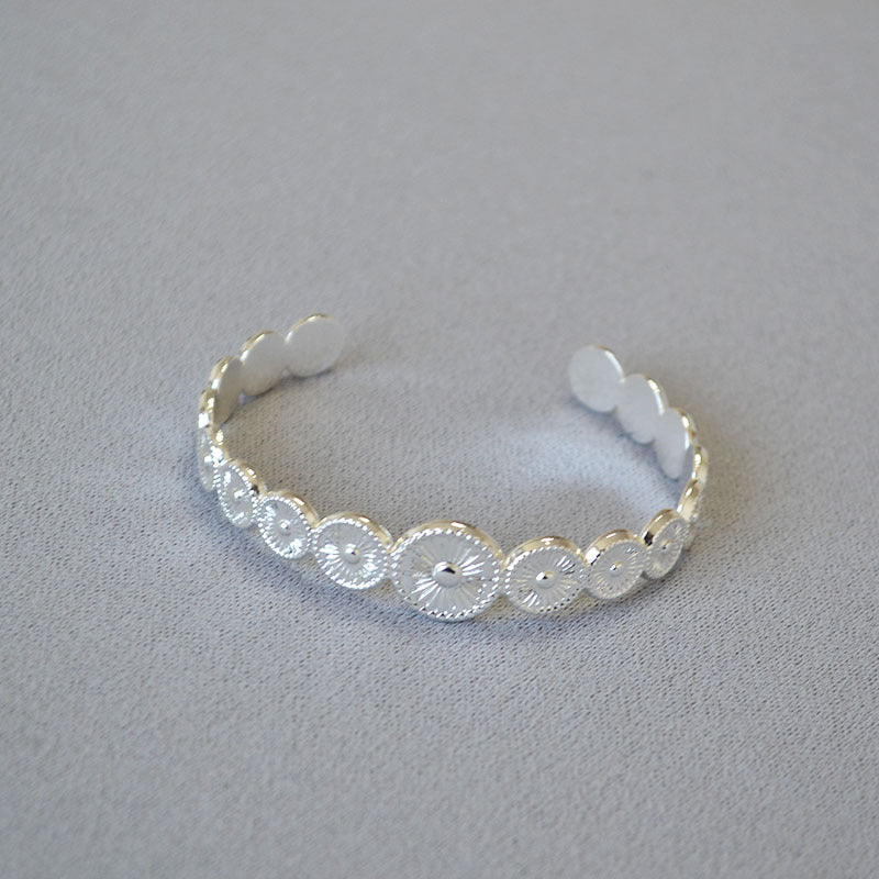 Classic Gold Bracelet with Timeless Appeal
