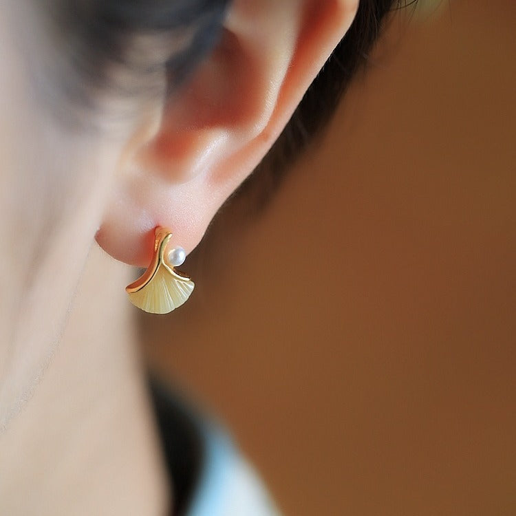 Classic Gold Earring with Timeless Appeal