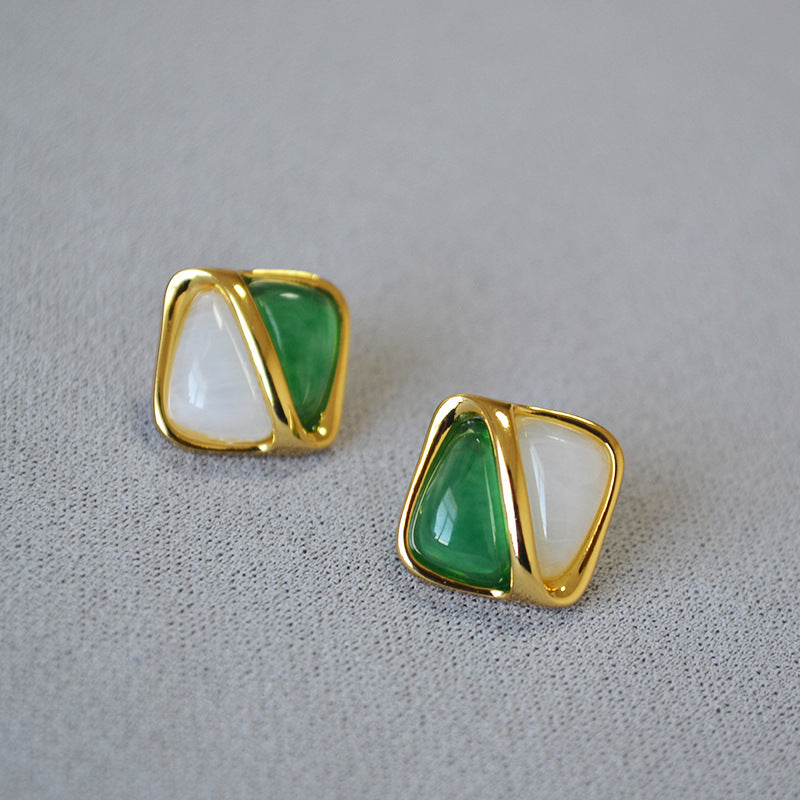 Romantic Gold Earring for Special Moments