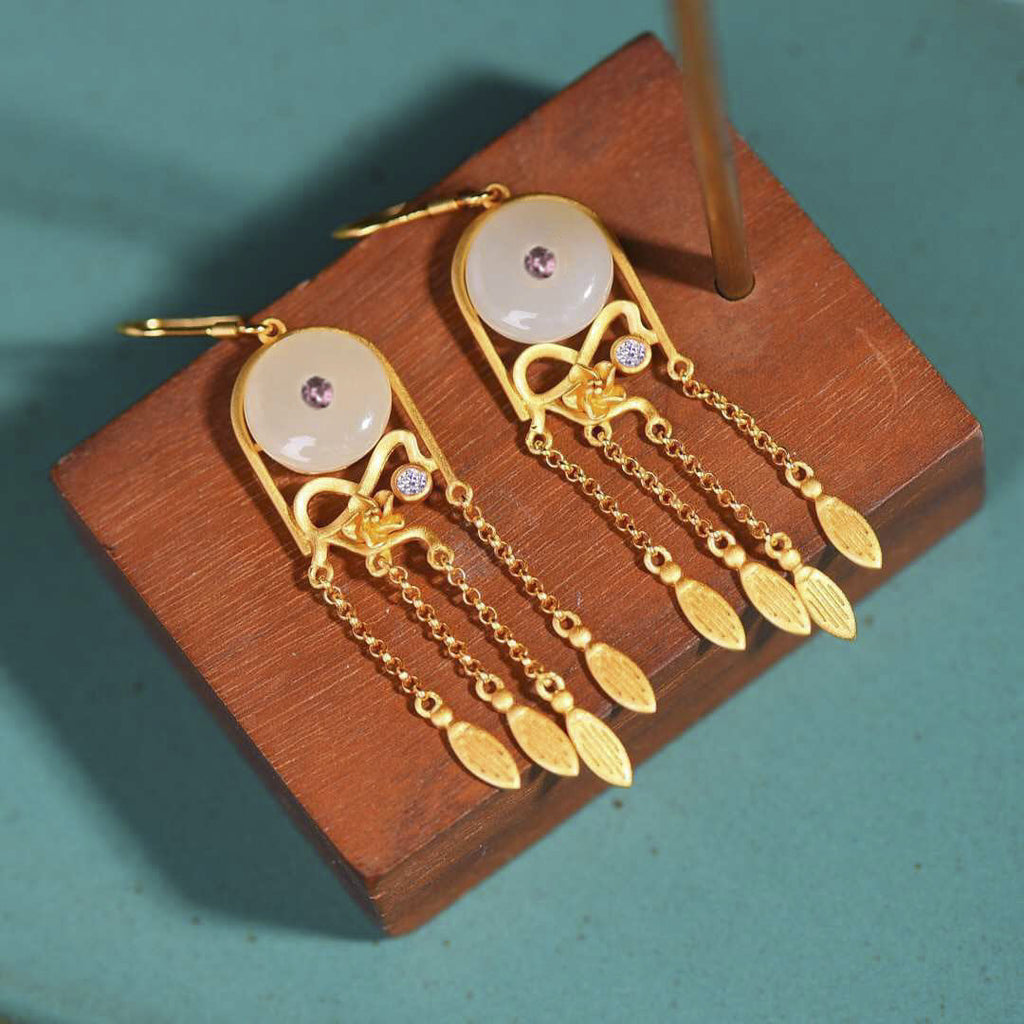 Charming Gold Earring for Any Occasion