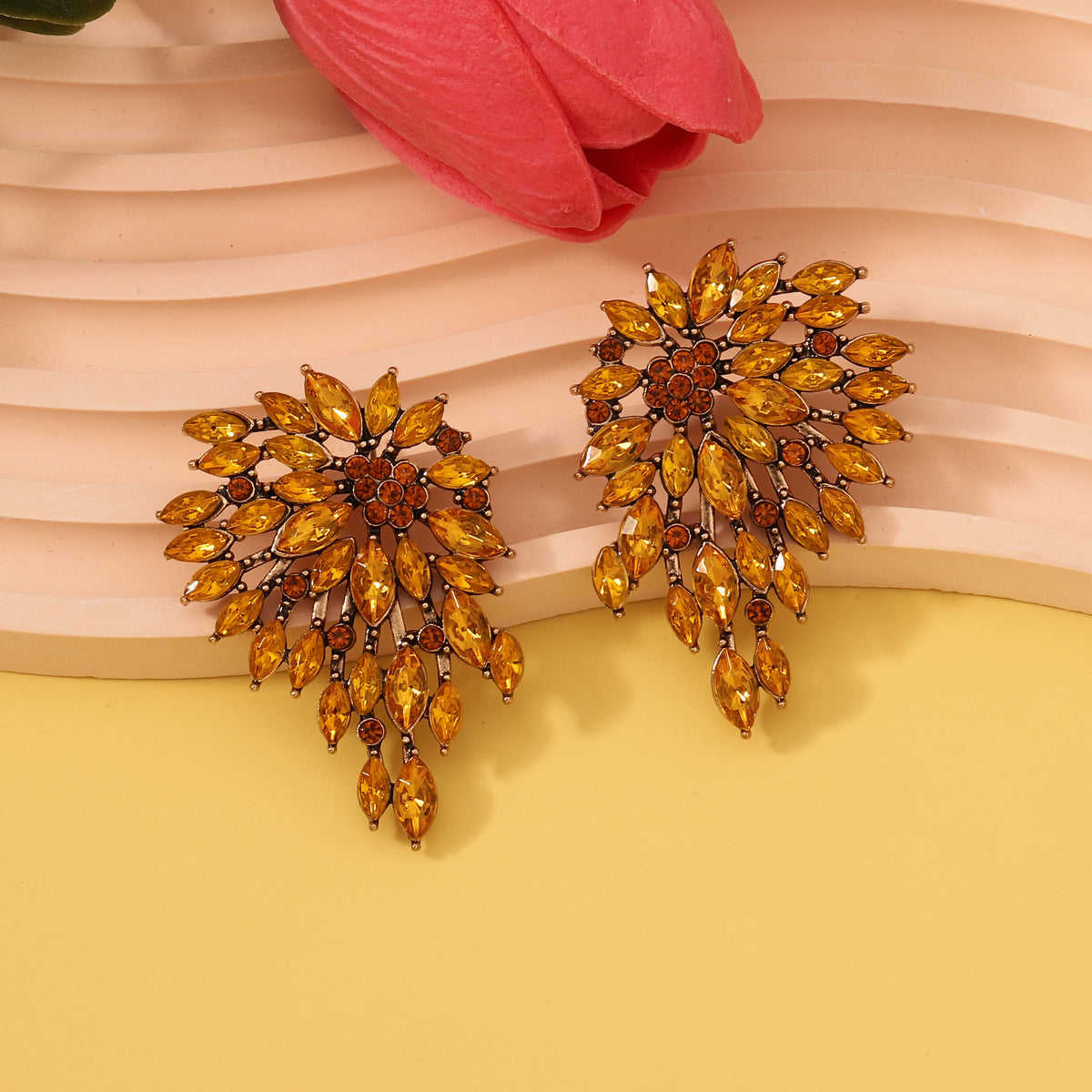Charming Gold Earring for Any Occasion