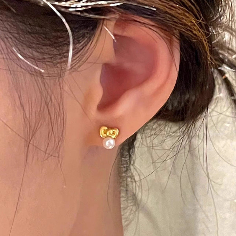 Romantic Gold Earring for Special Moments