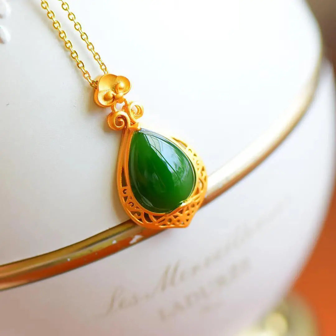 Romantic Gold Necklace for Special Moments