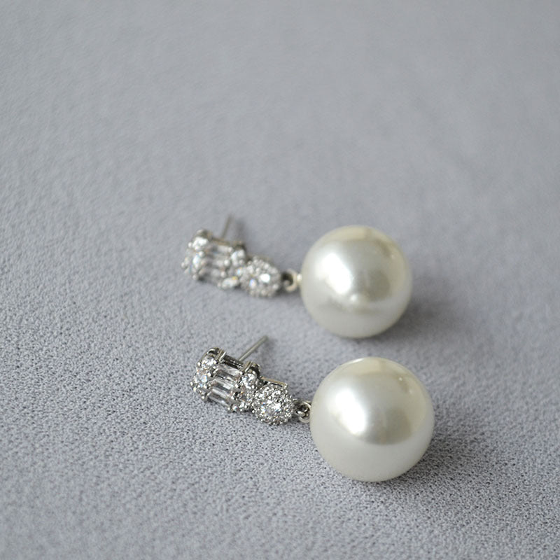 Beautiful Silver Earring with Unique Style