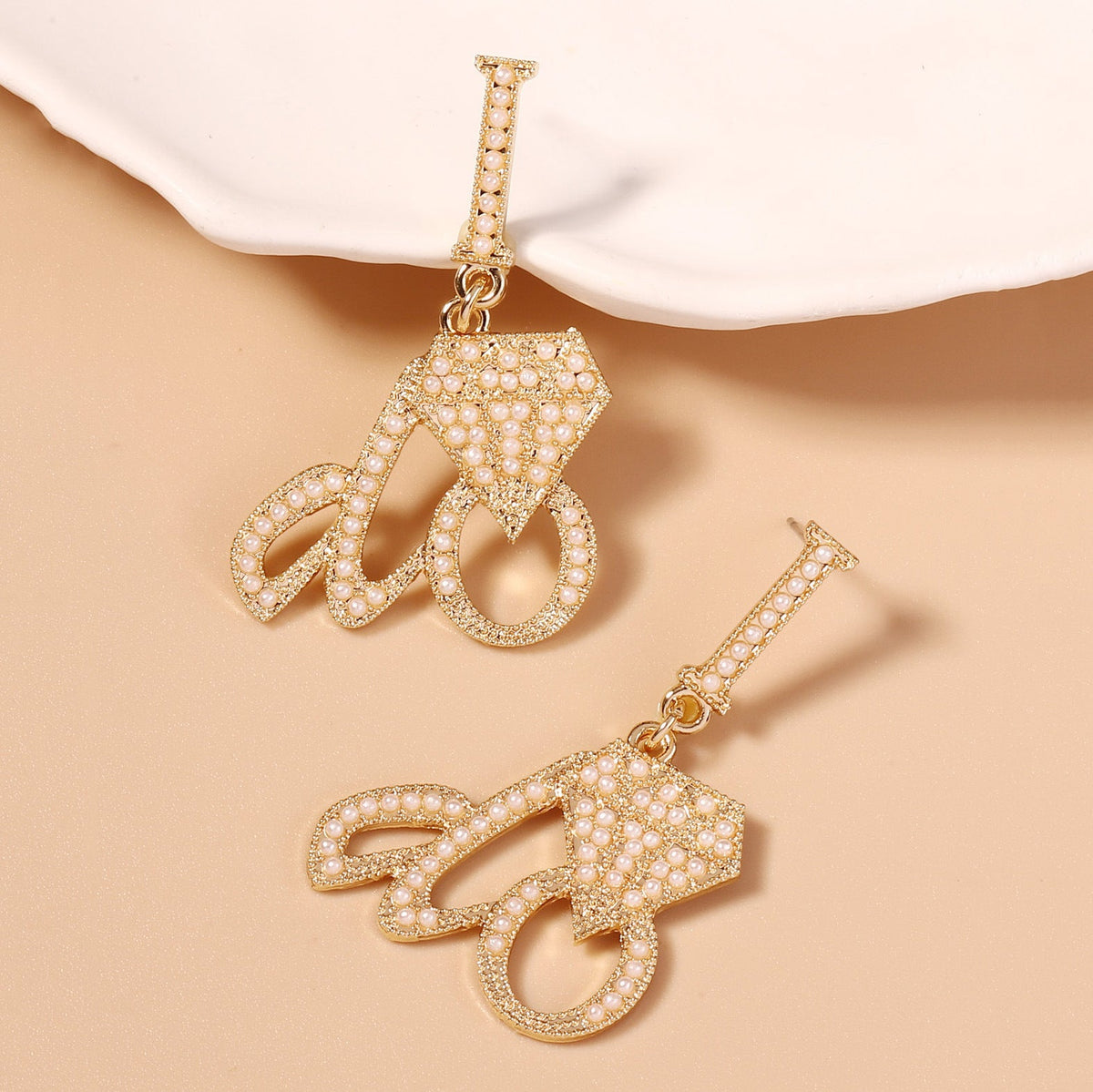 Charming Earring for Any Occasion