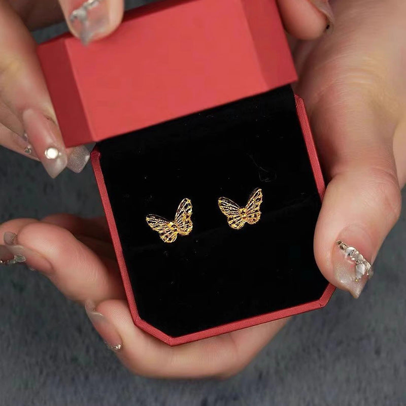 Charming Gold Earring for Any Occasion