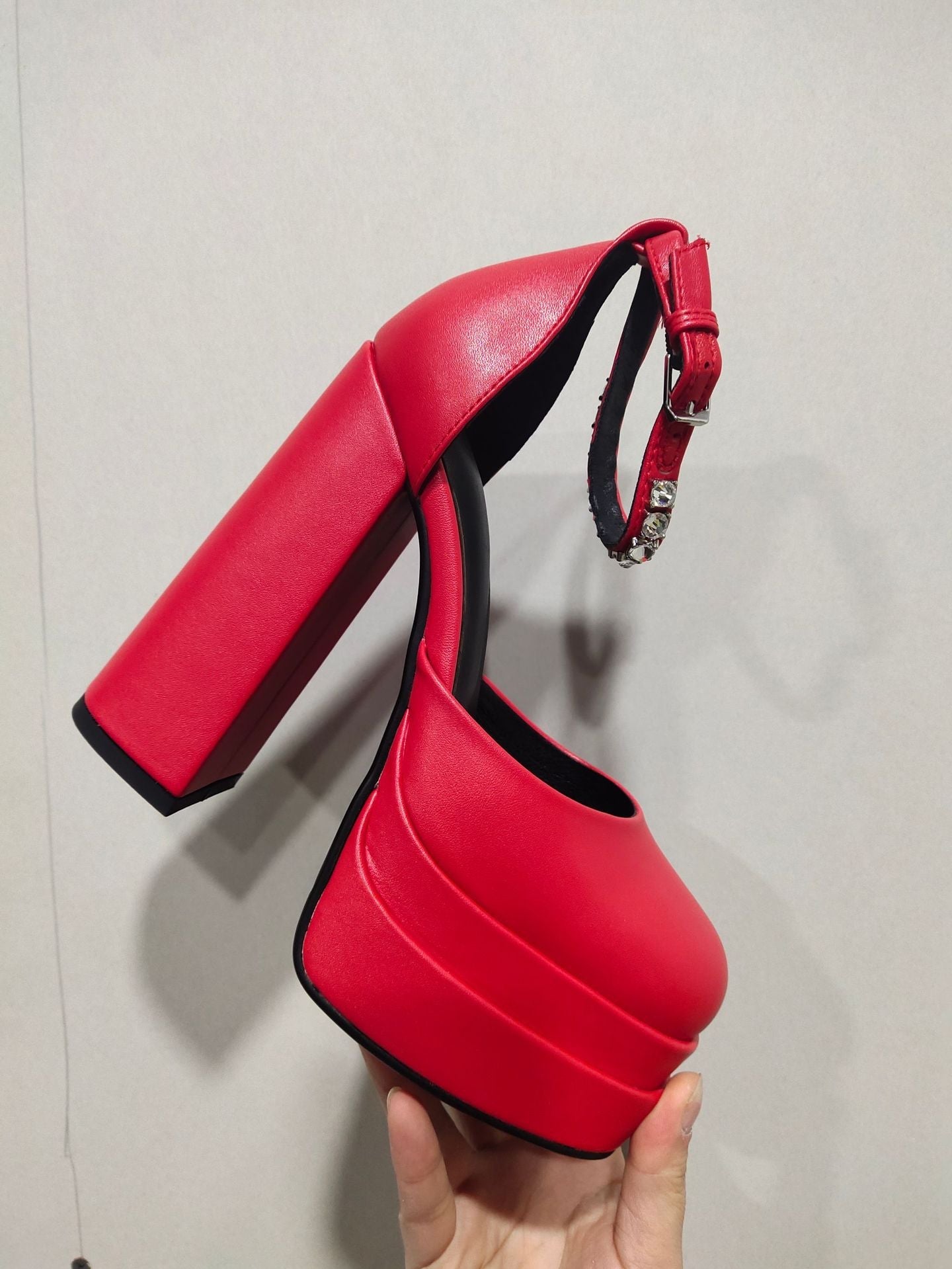 Chic Orthopedic Sandals with Unique Design