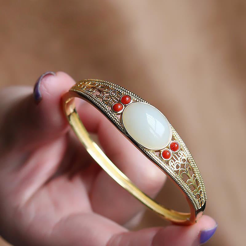 Romantic Gold Bracelet for Special Moments
