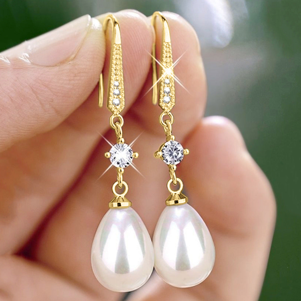 Romantic Pearl Earring for Special Moments