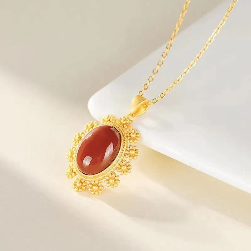 Classic Gold Pendant with Timeless Appeal