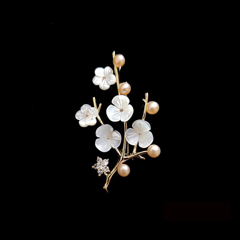 Charming Pearl Piece for Any Occasion