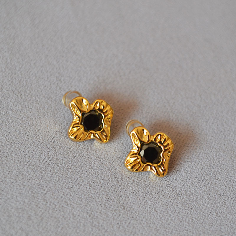 Classic Gold Earring with Timeless Appeal
