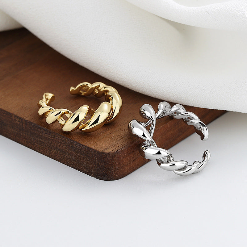 Romantic Gold Ring for Special Moments